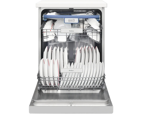 Geöffneter Geschirrspüler mit Geschirr