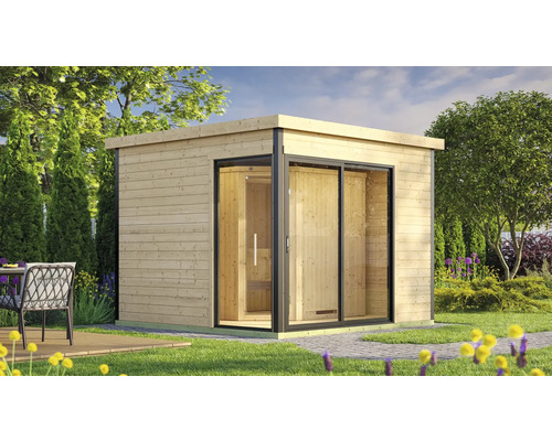 Saunahaus Weka 412 inkl. 9 kW Ofen u.integre.Steuerung mit graphitfarbiger Ganzglastüre Holz Gartensauna mit Glasschiebetür in einer grünen Gartenumgebung.
