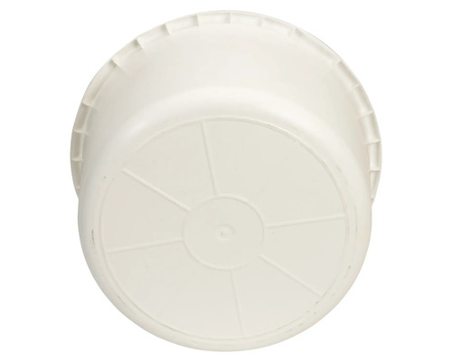 Seau en plastique vu d''en bas