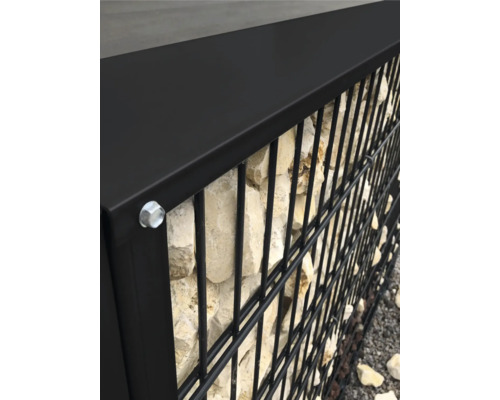 Vue détaillée d''un gabion avec remplissage en pierre et treillis métallique