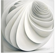 Sculpture blanche abstraite en spirale comme décoration