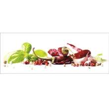 Basilikum, Chilischoten, Knoblauchzehe und Pfefferkörner