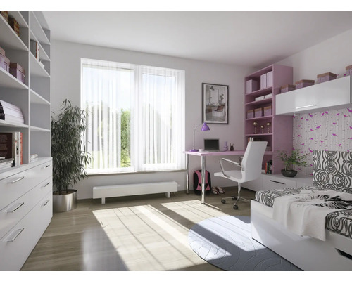 Helles Jugendzimmer mit Schreibtisch, Bett, Regal und Fenster mit Vertikaljalousie