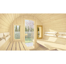 Intérieur d''un sauna tonneau avec fenêtre, porte et banquettes