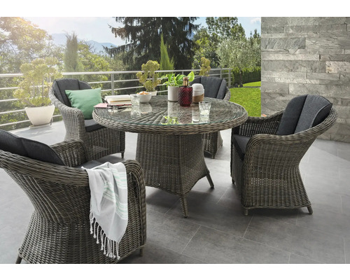 Coin salon Destiny MALAGA LUNA 4 fauteuils + table Ø100x75 cm, vintage gris Ensemble de meubles de jardin avec table ronde et quatre fauteuils en osier sur une terrasse