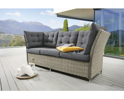 Canapé lounge Destiny PALMA 3 places, avec galettes d'assise, rotin synthétique, naturel chiné Ensemble de salon de jardin avec coussins gris sur une terrasse avec vue sur la montagne