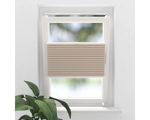 Fenster mit beigem Plissee-Faltstore
