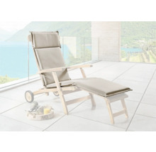 Chaise longue de jardin rembourrée avec cadre en bois sur une terrasse