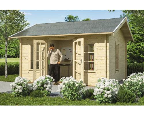 Maison de jardin en bois avec équipement de bureau et une personne au téléphone