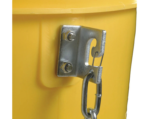 Detailansicht einer Halterung mit Kette an einem gelben Eimer.