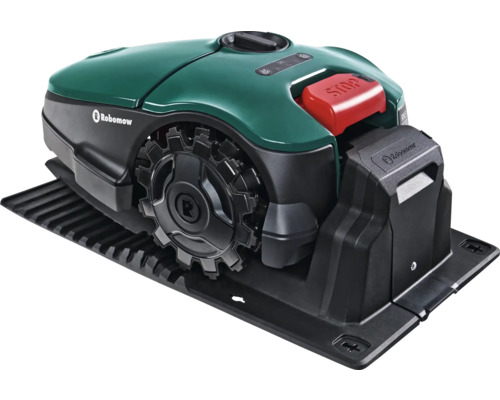 Robot tondeuse Robomow sur station de charge