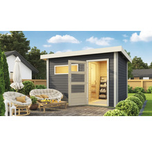 Modernes Gartenhaus mit geöffneter Tür und Sauna im Garten