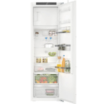 Geöffneter Kühlschrank mit Lebensmitteln