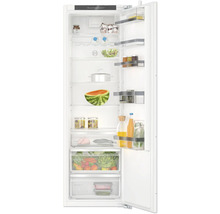 Réfrigérateur ouvert avec aliments