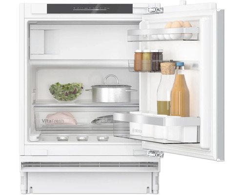 Réfrigérateur intégré ouvert avec des aliments