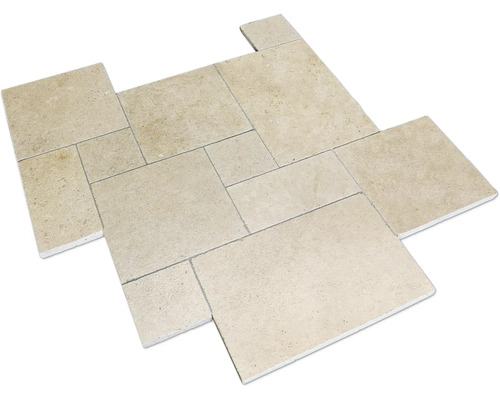 Carrelage sol calcaire Tripoli opus romain surface de 1,2 cm d'épaisseur surface et bords vieillis au tambour