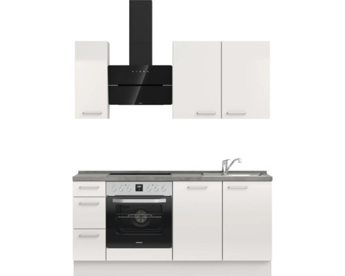 Cuisine équipée avec évier, cuisinière, four, hotte aspirante et armoires