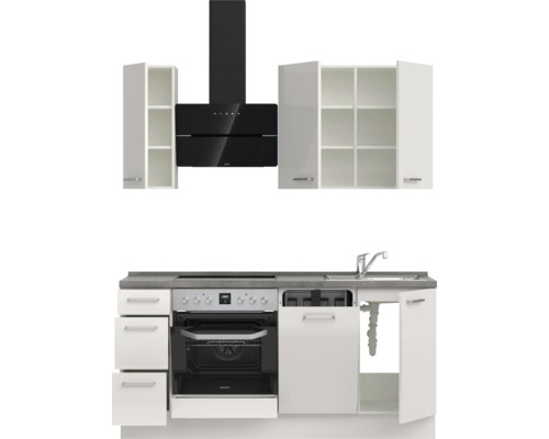 Cuisine équipée avec évier, cuisinière, four, hotte aspirante et armoires