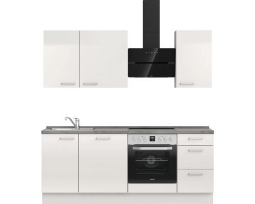 Cuisine équipée avec évier, cuisinière, four, hotte aspirante et éléments hauts