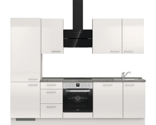 Cuisine complète avec armoires hautes, hotte aspirante et cuisinière intégrée