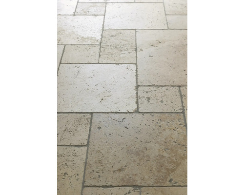 Pose de carreaux en travertin