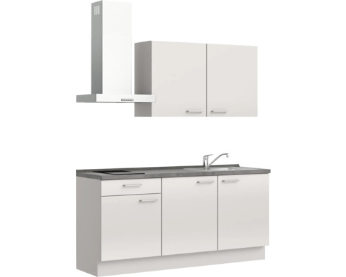 Cuisine équipée avec hotte aspirante et évier