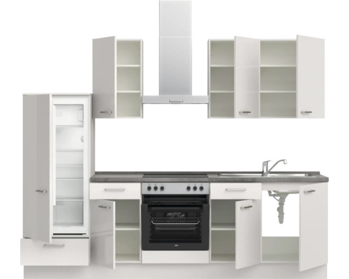 Komplette Küchenzeile mit Kühlschrank, Herd, Spüle, Dunstabzugshaube und Schränken.