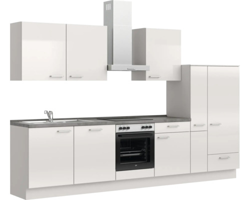 Moderne Küchenzeile mit Spüle, Herd, Backofen, Dunstabzugshaube und Hängeschränken