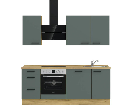 Cuisine avec hotte aspirante, évier, plaque de cuisson et four