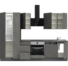 Komplette Küchenzeile mit Kühlschrank, Herd, Dunstabzugshaube und Spüle
