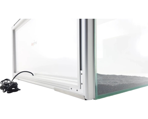 Aquarium mit Beleuchtung und Kabel