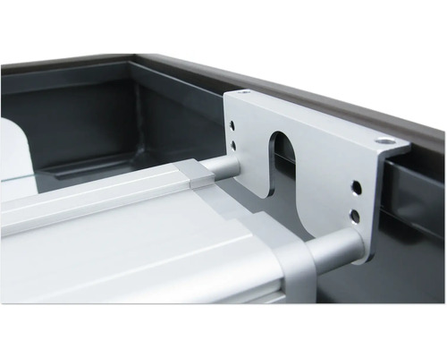 Detailansicht einer Aluminium-Abdeckung mit Halterung