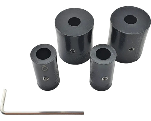 Vier schwarze Gummianschläge mit Schraubenschlüssel