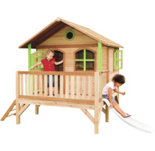 Holzspielhaus mit Rutsche und zwei Kindern