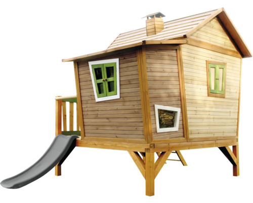 Holzspielhaus mit Rutsche für Kinder im Garten