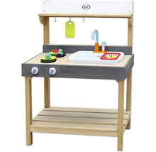 Spielküche aus Holz mit Spüle, Armatur und Zubehör.