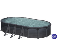 Ovaler Stahlwandpool mit Wasser gefüllt