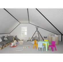 Salle de jeux lumineuse dans les combles avec mobilier pour enfants, jouets et un tipi