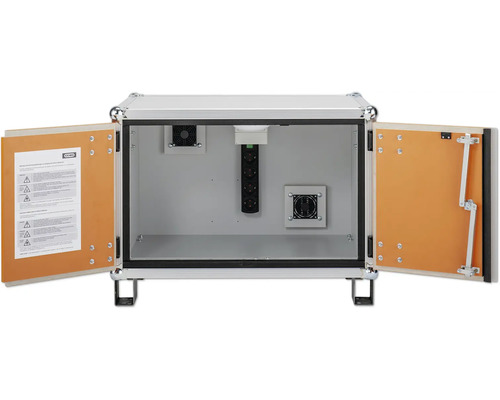 Boîtier de distribution ouvert avec multiprise et ventilateur