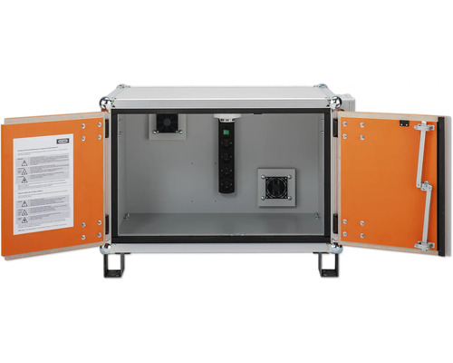 Offene Transportbox mit Stromverteiler und Lüfter