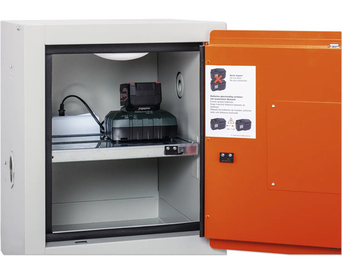 Armoire de stockage pour batteries Cemo FMplus US avec unité de chargement Armoire de sécurité ouverte avec batterie et chargeur Metabo