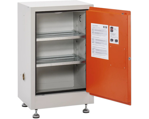 Armoire de sécurité ouverte avec étagères