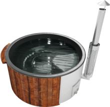 Bain nordique à bois avec eau et cheminée
