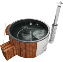 Bain nordique chauffé au bois avec escalier et cheminée