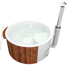 Bain nordique chauffé au bois rempli d''eau et cheminée
