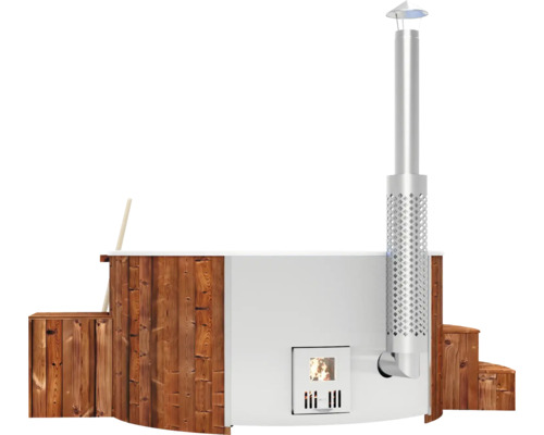 Bain nordique chauffé au bois avec revêtement en bois et cheminée
