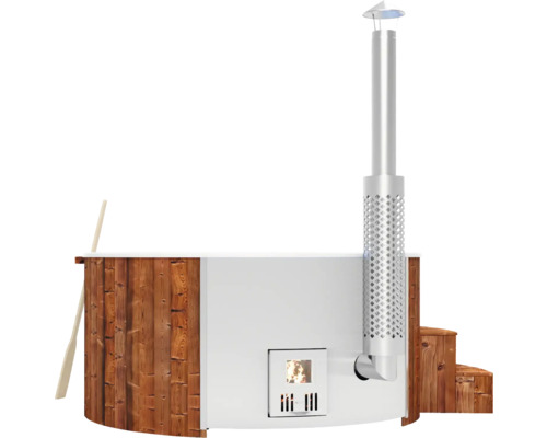 Bain nordique chauffé au bois avec revêtement en bois et cheminée