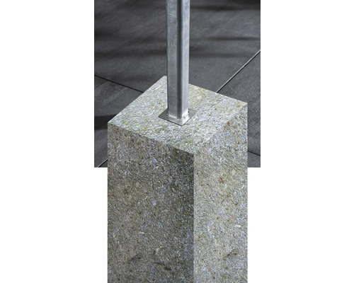 Pied de poteau en béton avec base métallique pour poteaux de clôture
