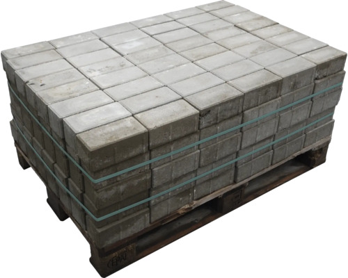 Palette mit Betonpflastersteinen