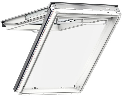 Geöffnetes Dachfenster für den Dachausbau